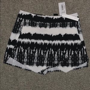 BRAND NEW ENVELOPE SKORT